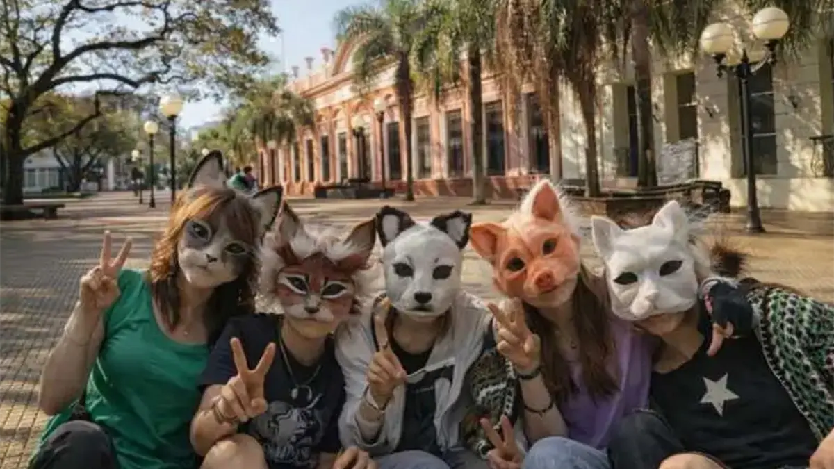 Therians en Barcelona: La Quedada del Arc de Triomf que Reunió a 3.000 Personas